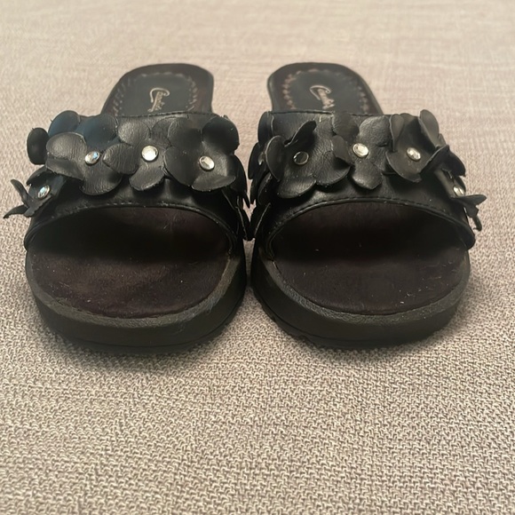 CANDIE’S Black Slip On Sandals with Flowers & Sequins Size 3 Girls - Picture 10 of 13